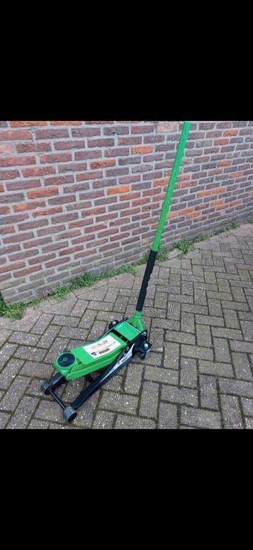 4ton auto krik nieuw in doos beschikbaar voor biedingen