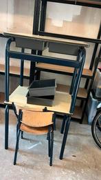 Gratis af te halen, 2 kleine tafeltjes met stoelen, Ophalen of Verzenden, Gebruikt, Bureau