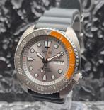 Seiko Turtle 'Dawn Grey' Ref. SRPD01K1 - 4R36-06Y0 Automaat, Seiko, Info@seikowatches.com, Polshorloge, Kunststof