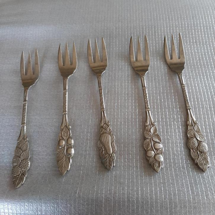 taartvorkjes / gebaksvorkjes 5 stuks gemerkt: GéBé, Antiek en Kunst, Antiek | Bestek, Ophalen