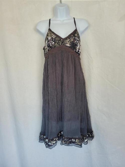 Mooie grijze jurk met paillettes mt S merk New Look, Kleding | Dames, Jurken, Zo goed als nieuw, Maat 36 (S), Grijs, Knielengte