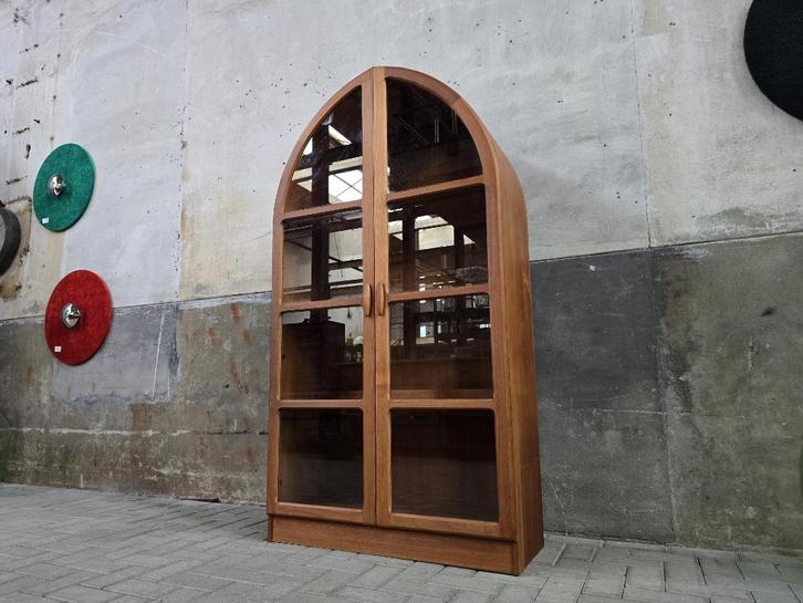 Dyrlund Deens Jaren 80 Design Boog Vitrine Kast Teak Scandi, Huis en Inrichting, Kasten | Vitrinekasten, Gebruikt, 150 tot 200 cm