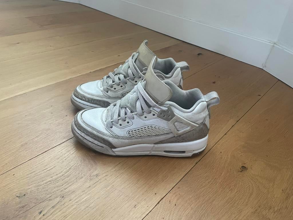 Mooie Jordan schoen maat 37,5, Ophalen of Verzenden, Gedragen, Wit, Sportschoenen