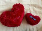 Twee maten rode kussentjes in een vorm van een hart kussens, Ophalen of Verzenden, Zo goed als nieuw, Rood, Hartvormig