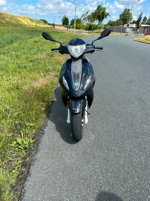 Piaggio fly, Fietsen en Brommers, Scooters | Piaggio, Zo goed als nieuw, Fly, Maximaal 45 km/u, Benzine, Ophalen