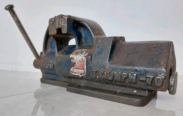 Vintage pre-45 bankschroef Triumph - 70 DRGM, serienr 8126/2 beschikbaar voor biedingen