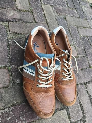 Australian sneakers leer Maat 44 beschikbaar voor biedingen