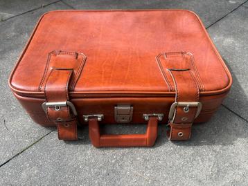 Vintage koffer beschikbaar voor biedingen