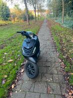 piaggio zip 80cc, Fietsen en Brommers, Scooters | Piaggio, Ophalen of Verzenden, Zo goed als nieuw, Benzine, Zip