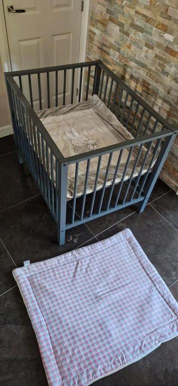 Box met 2 boxkleden beschikbaar voor biedingen