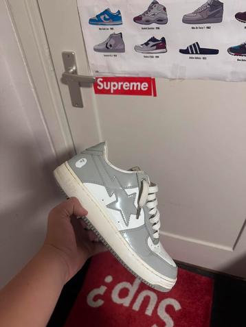 BAPE Sta Low Grijs/Wit – Maat 42 beschikbaar voor biedingen