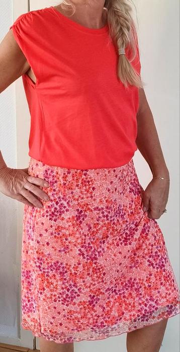 Mooi setje, nieuw in maat S beschikbaar voor biedingen