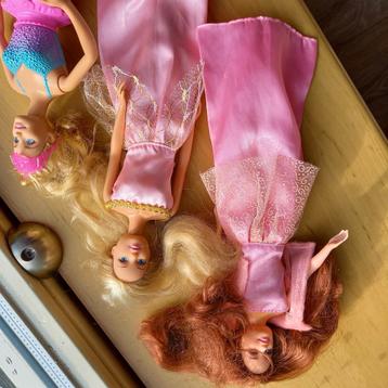 3 Barbiepoppen en kleding beschikbaar voor biedingen