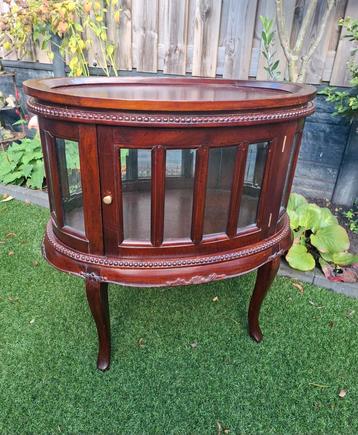 Vintage theekastje koloniaal / teakhout servies vitrine kast beschikbaar voor biedingen