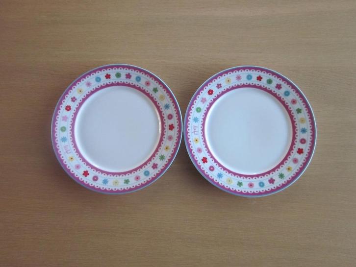 Lief Lifestyle 2 wit- roze borden-1 kop en schotel en 1 mok, Huis en Inrichting, Keuken | Servies, Zo goed als nieuw, Bord(en)