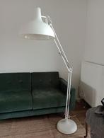 Big white lamp in good condition!, Huis en Inrichting, Lampen | Vloerlampen, Ophalen, Gebruikt, 100 tot 150 cm, Metaal