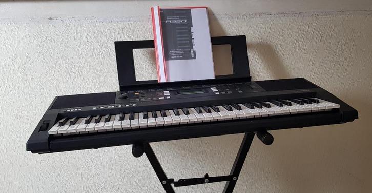 Te koop keyboard Yamaha PSR 350 met standaard, Muziek en Instrumenten, Keyboards, Zo goed als nieuw, 61 toetsen, Yamaha, Met standaard