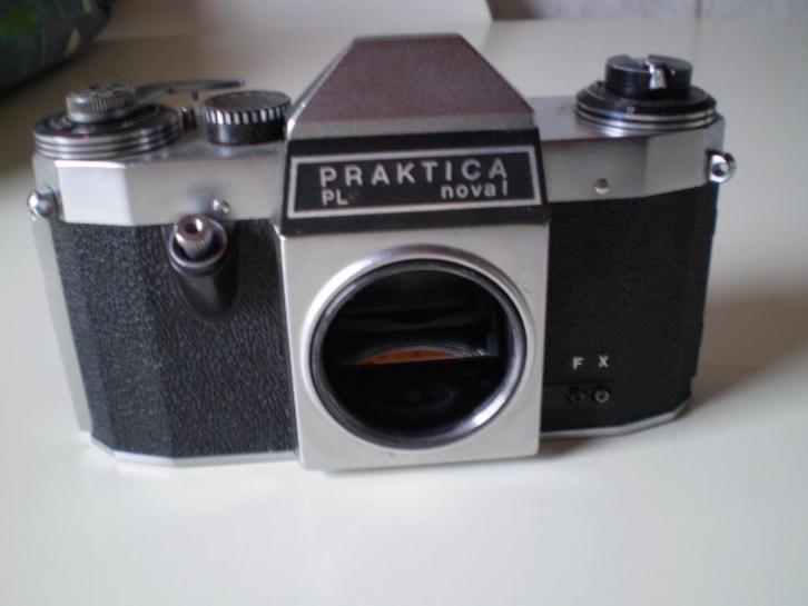 Praktica pl-noval body met flitser., Audio, Tv en Foto, Fotocamera's Analoog, Gebruikt, Spiegelreflex, Overige Merken, Ophalen of Verzenden