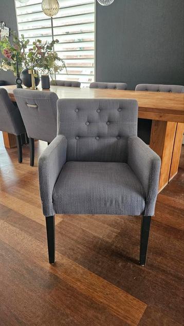 6 Grijze Eetkamerstoelen met armleuning beschikbaar voor biedingen