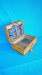 Vintage Wicker Picnic Basket | Blue | Set, Hobby en Vrije tijd, Picknickmanden, Verzenden, Gebruikt