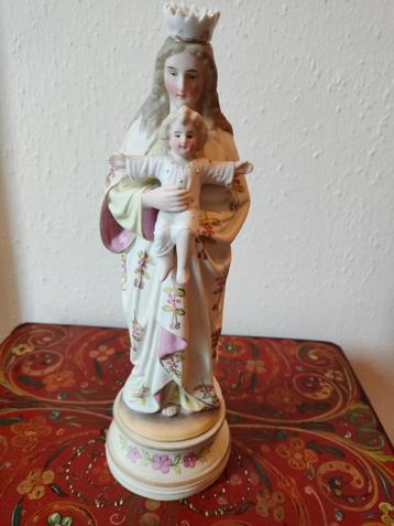 Prachtig beeld van Maria met Jezus, van biscuitporselein  beschikbaar voor biedingen