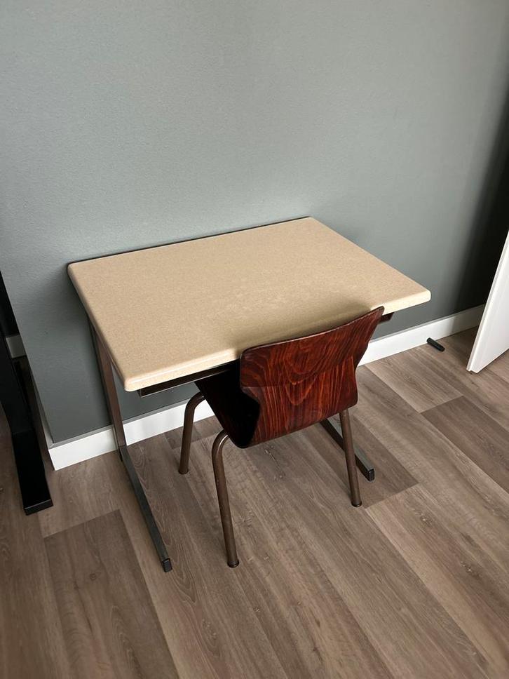 Oud schoolbureau met stoel, Huis en Inrichting, Stoelen, Gebruikt, Eén, Hout, Bruin, Ophalen