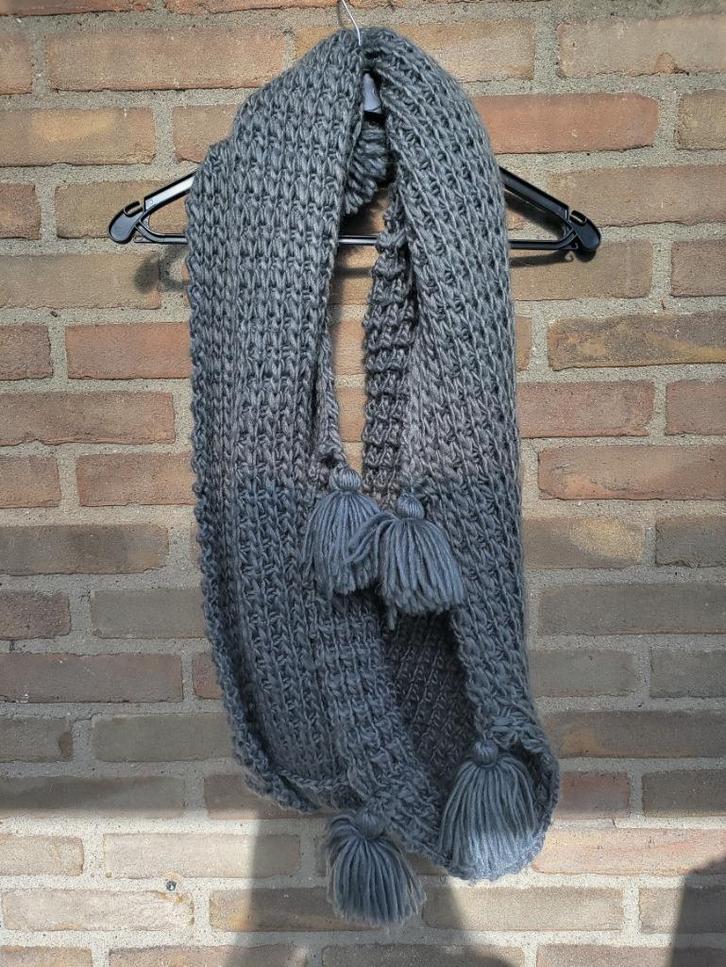 Colsjaal grijs, Kleding | Dames, Mutsen, Sjaals en Handschoenen, Gedragen, Sjaal, Maat 38/40 (M), Ophalen