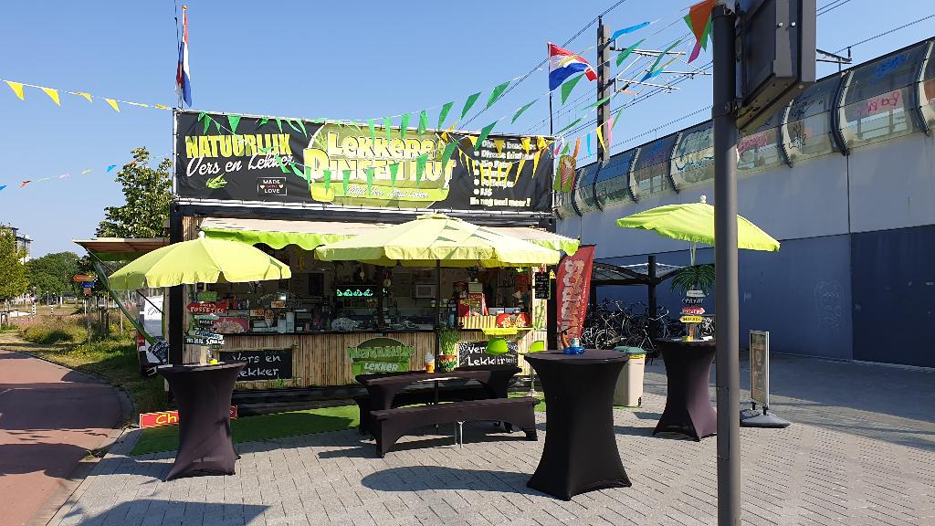 Verkoop container (verkoopcontainer / kraam) in bamboe style, Ophalen