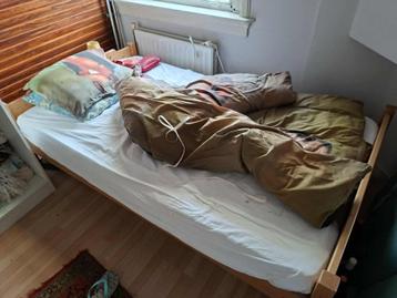 Eikenhouten bed (twijfelaar) beschikbaar voor biedingen