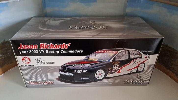 Holden Commodore Team Dynamik Classic Carlectables, Hobby en Vrije tijd, Modelauto's | 1:18, Nieuw, Auto, Overige merken, Ophalen of Verzenden