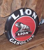 Emaille Reclamebord Lion Gasoline - 30 cm, Verzamelen, Ophalen of Verzenden, Gebruikt, Reclamebord