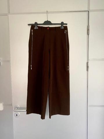 J504 Broek met wijde pijpen maat 36/38=S/M bruin hoge taille beschikbaar voor biedingen