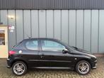Peugeot 206 1.4-16V Air-line 3 NAP//ELEC.RAMEN//INRUILKOOPJE, Auto's, Peugeot, Voorwielaandrijving, Zwart, 4 cilinders, Elektrische ramen