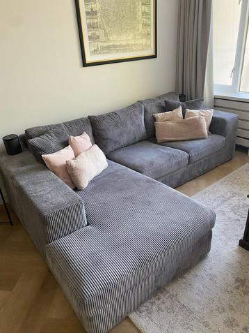 Mooie grijze bank 2 zit en longchair beschikbaar voor biedingen