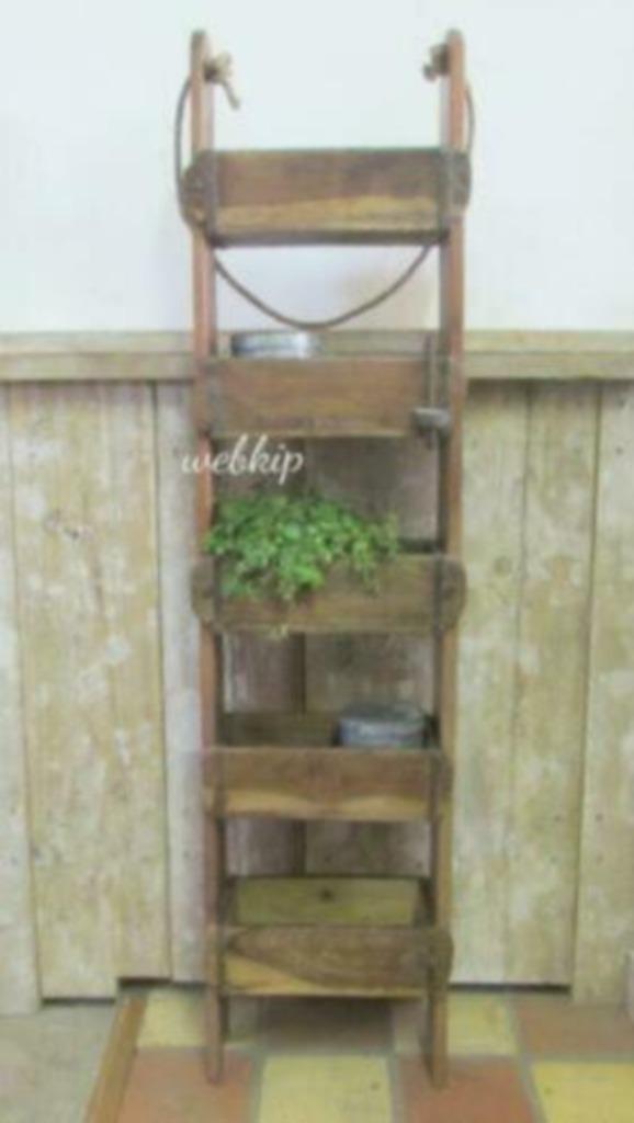 Steenmal etagère - stoer en sober ladder met 5 steenmallen!!, Huis en Inrichting, Woonaccessoires | Etagères, Nieuw, Ophalen