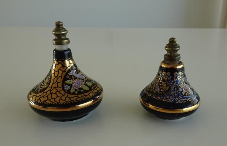 2 Vintage Griekse Parfum Flesjes van Porselein, Antiek en Kunst, Antiek | Porselein, Ophalen