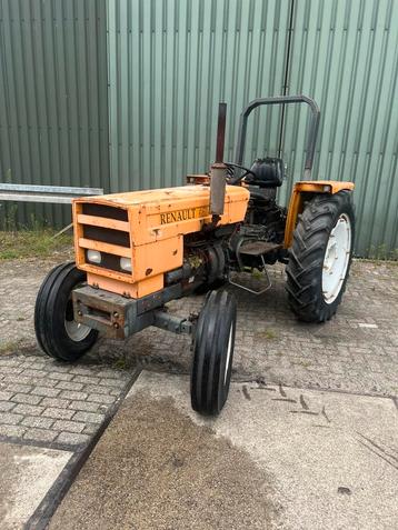 Renault 461 stuurbekrachtiging kenteken tractor trekker beschikbaar voor biedingen