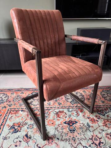 3 lederen/suede stoelen  beschikbaar voor biedingen