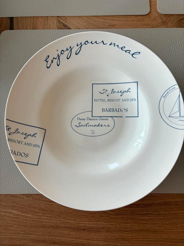 Twee dinerborden Riviera Maison, Huis en Inrichting, Keuken | Servies, Zo goed als nieuw, Bord(en), Overige stijlen, Aardewerk