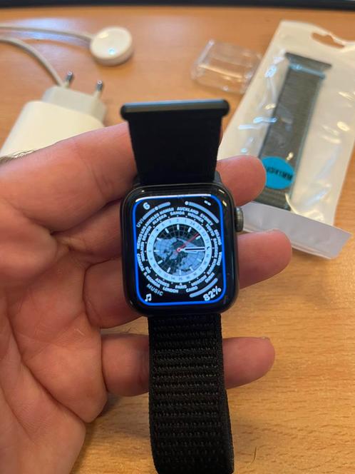 Apple watch 6 40 mm, Sieraden, Tassen en Uiterlijk, Smartwatches, Zo goed als nieuw, iOS, Zwart, Ophalen