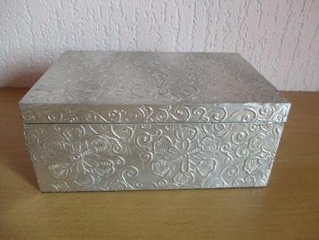 Sieraden kistje - zilverkleurig beschikbaar voor biedingen