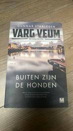 Gunnar Staalesen - Buiten zijn de honden, Ophalen of Verzenden, Gunnar Staalesen, Zo goed als nieuw