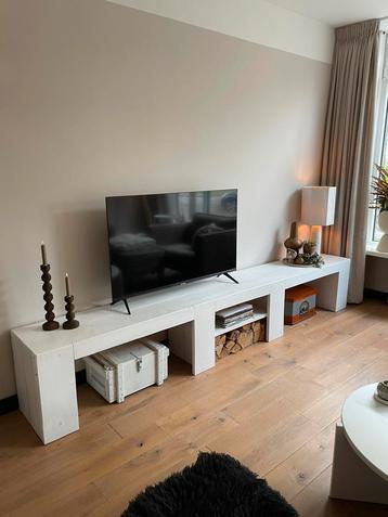 Tv meubel beschikbaar voor biedingen