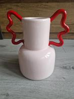 Roze vaas met rode handvaten intratuin Vaas met handvatten, Huis en Inrichting, Overige kleuren, Aardewerk of Porselein, Nieuw