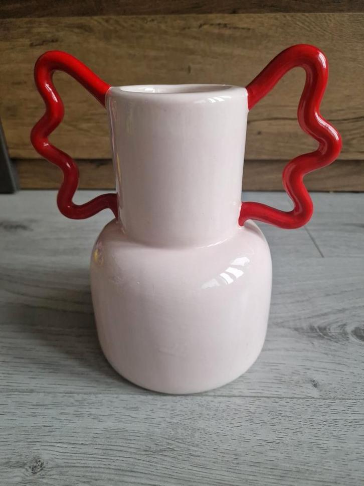 Roze vaas met rode handvaten intratuin Vaas met handvatten, Huis en Inrichting, Woonaccessoires | Vazen, Nieuw, Overige kleuren