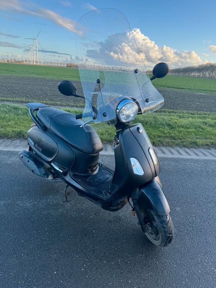 Sym fiddle 4 mat zwart 2023, Fietsen en Brommers, Snorfietsen en Snorscooters, Gebruikt, SYM, Benzine, Ophalen of Verzenden