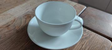 Witte, crème koffie kopjes van à table beschikbaar voor biedingen