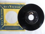 Single Hank Locklin -Give Your Wife A Kiss For Me - I'm Blue, 7 inch, Single, Ophalen of Verzenden, Zo goed als nieuw