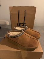 Ugg tasman chesnut, Ophalen, Zo goed als nieuw, Bruin, Pantoffels of Sloffen