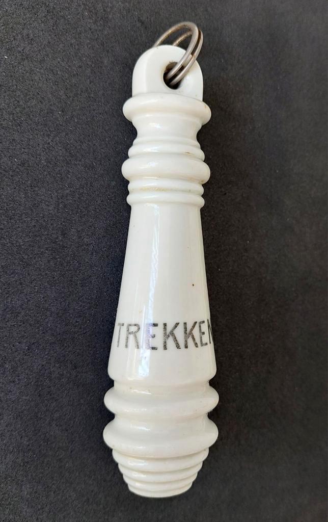 Antieke Porseleinen WC Trekker met trekst TREKKEN, Antiek en Kunst, Curiosa en Brocante, Verzenden